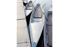 Oar boat in light alloy for two oarmen