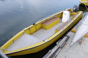 Service boat in light alloy