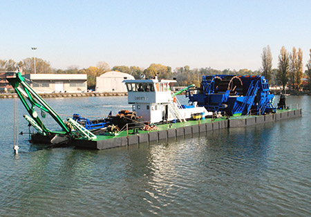 Stationary dredger with on board sieve system build on 15 modular pontoons